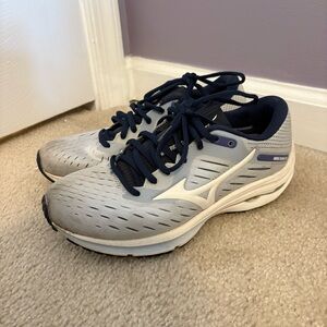 Mizuno Wave Rider 24 - size 7